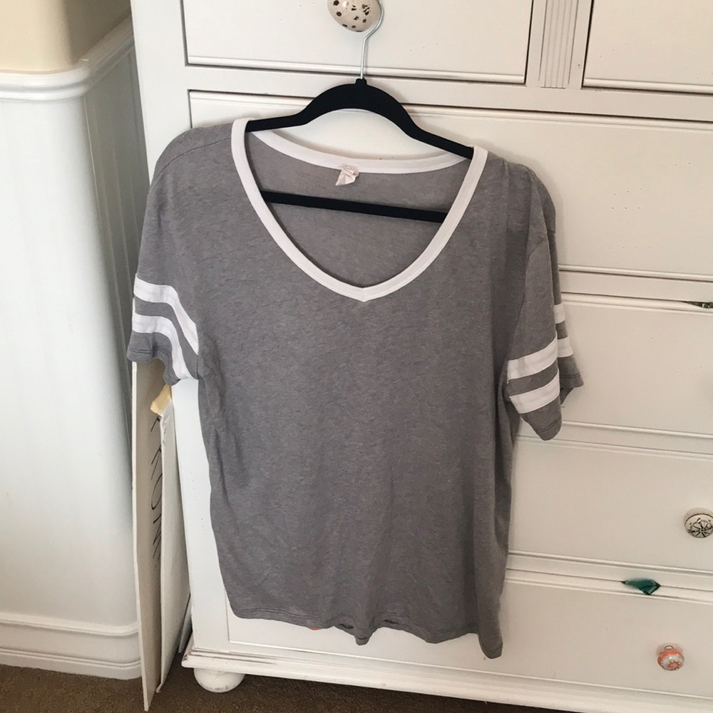 Super cute jersey t shirt